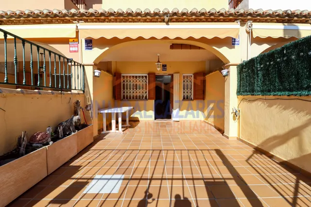 TRIPLEX DE 4 habitaciones, 3 BAÑOS, JARDIN Y SOLARIUM. A SOL - foto 4