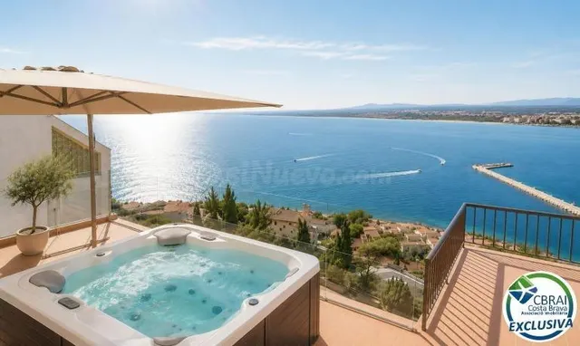 Elegante chalet mediterráneo con jacuzzi, garaje y espectacu