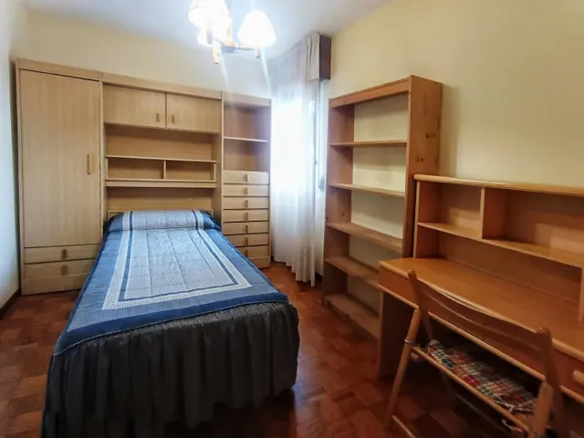 Oportunidad en Pontevedra centro con ascensor y exterior — 18