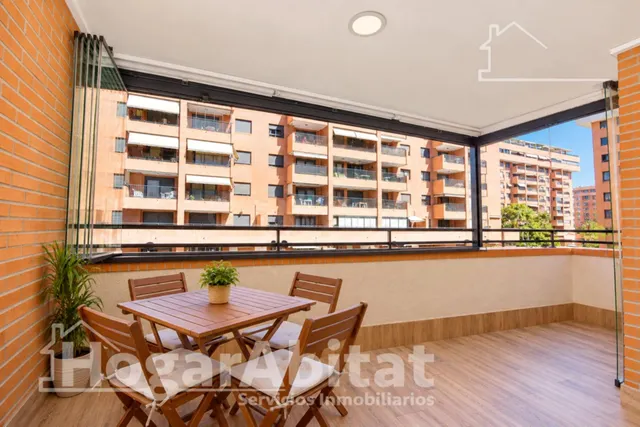 Seminuevo con piscina, garaje, trastero y terraza cerca del 