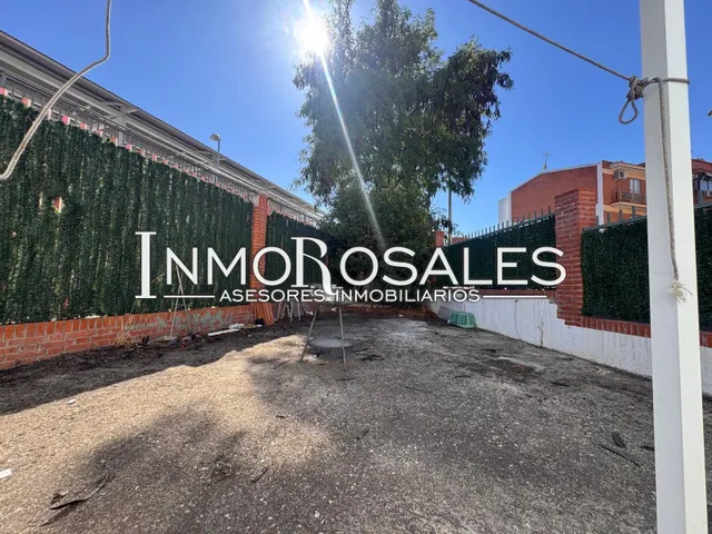 CASA BAJA CON PATIO - 1 MIN TREN VDE BAJO — 11