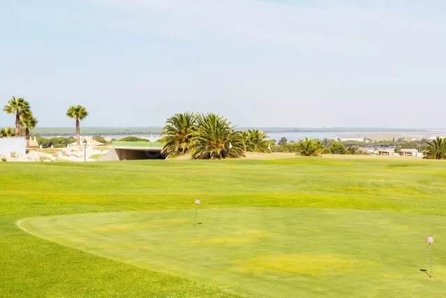 VIVIENDA EN EL CAMPO DE GOLF CON TODO TIPO DE LUJOS — 2