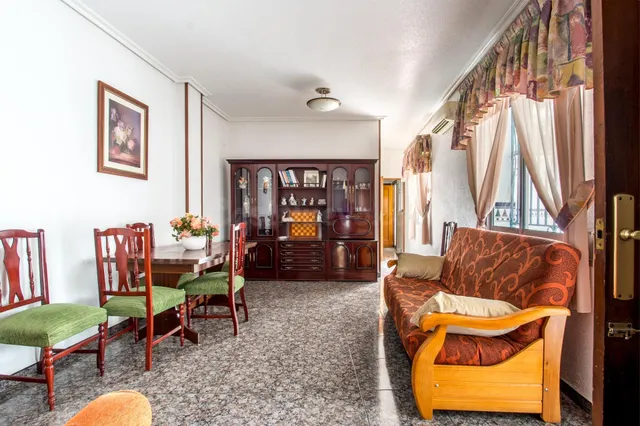 Casa independiente con gran patio y garaje en el centro de M - foto 3