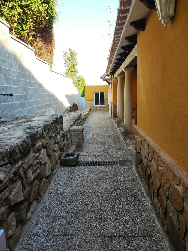 Estupendo chalet en venta — 28