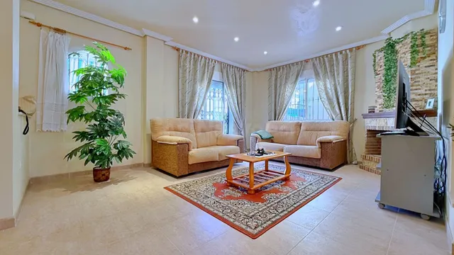 VILLA DE 4 DORMITORIOS 2 BAÑOS EN ORIHUELA COSTA (ROYAL PARK) — 18
