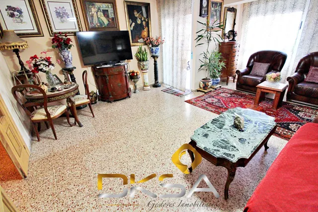 ✨ PISO SEMI-REFORMADO CON GRAN TERRAZA JUNTO A REY DON JAIME - foto 3