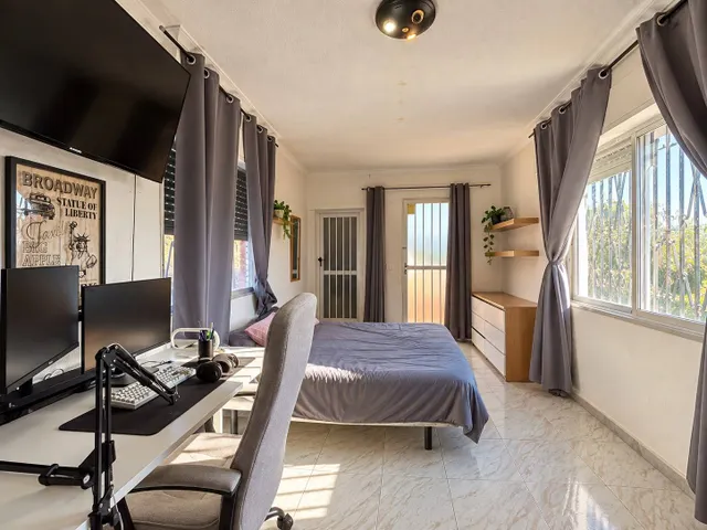 Chalet con piscina en parcela rústica, a tan solo 1,5 km de San Vicente del Raspeig — 41