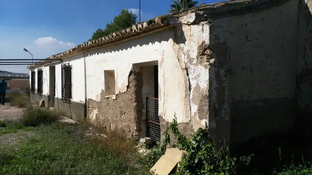 Casa de campo con 4.070m2 de terreno y 88 m2 de vivienda — 4