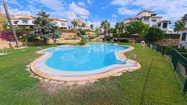 Apartamento de planta baja de esquina con 2 dormitorios con jardin y vistas parciales al mar — 29