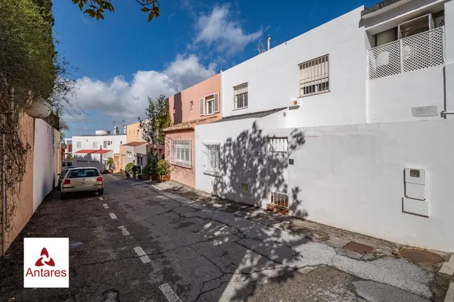 Exclusivo casa pareada en Urbanización El Serrallo