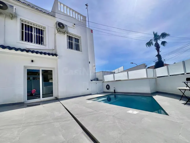 Villa de 5 dormitorios y 4 baños en San Miguel de Salinas (Alicante) — 25