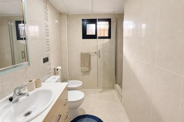 Ático dúplex con vistas frontales al mar y amplio solárium en Guardamar del Segura — 23
