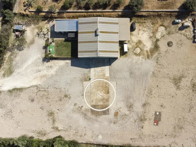 HELIPUERTO EN VENTA EQUIPADO Y CON VIVIENDA EN AMPOSTA, CONE