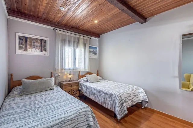 Chalet independiente con pozo propio y placas solares — 20