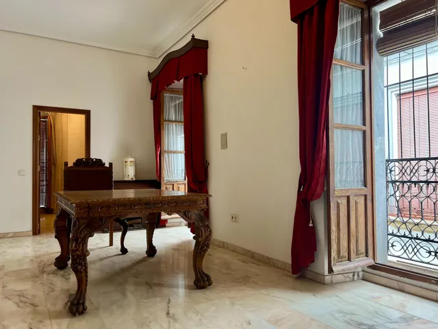 C. EXCLUSIVA CASA EN LA JUDERÍA A 5 MINUTOS DE LA MEZQUITA-CATEDRAL CON GARAJE Y ASCENSOR — 30
