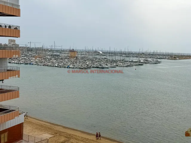 PRIMERA LÍNEA DE MAR EN TORREVIEJA — 8