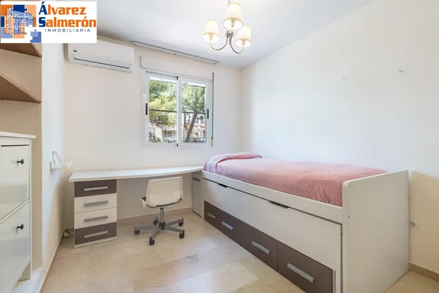 ADOSADA EN URBANIZACIÓN EN HUETOR VEGA — 26