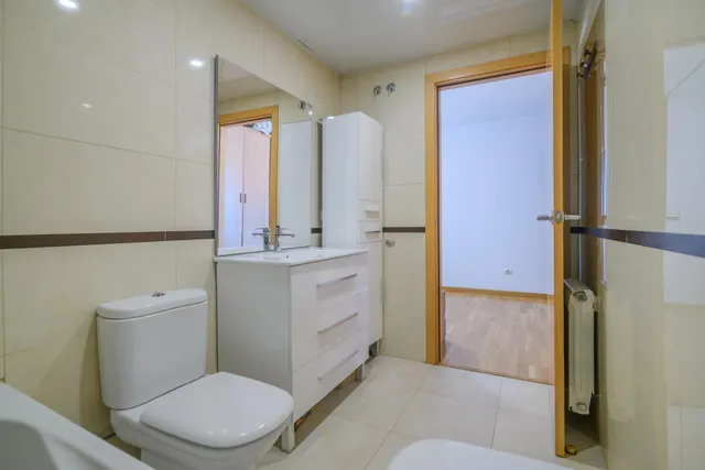 Impecable y céntrico en Manresa: 3 hab, suite y balcón — 13