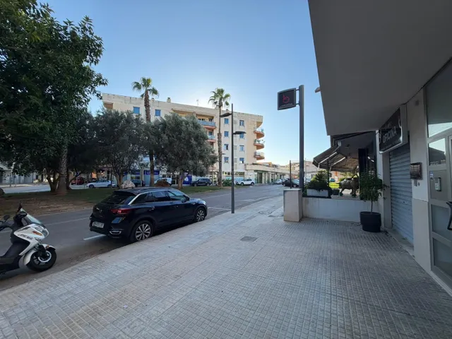 LOCAL COMERCIAL EN ALQUILER EN AVENIDA PINS, FRENTE AL JARDÍ - foto 4