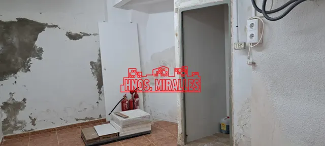 Local Comercial Recién Reformado en Zona Estratégica Cercana a la Plaza Barcelona — 9