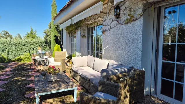 Precioso chalet con espectacular piscina y jardín autóctono — 4