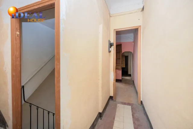 A LA VENTA EDIFICIO EN PLAZA BIB-RAMBLA — 26