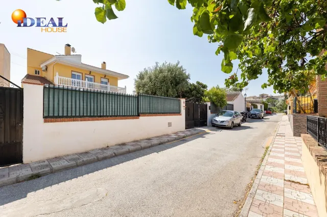 Amplio Chalet con piscina, pista deportiva y vistas en Ogíjares. — 32