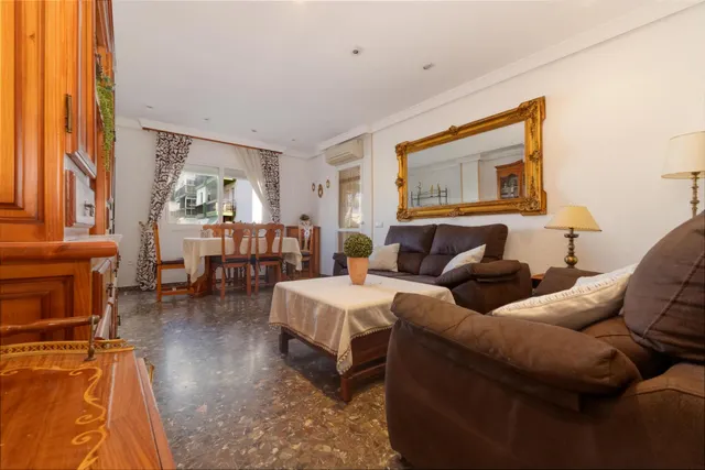 Piso de 3 dormitorios en Puerto de Estepona a 100 metros del paseo maritimo. — 14