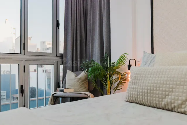 Apartamento reformado y a estrenar con salida directa a Pase de Las Canteras - listo para entrar a vivir — 4