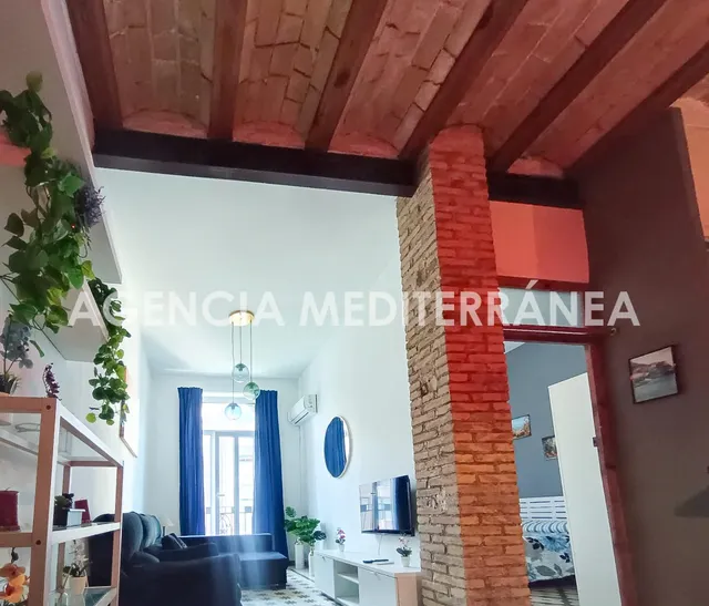 Piso en Alquiler Temporal en Ruzafa con reforma que respeta la arquitectura tradicional de la zona y con mucha luz — 4
