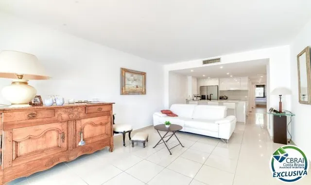Apartamento en Planta Baja en Primera Línea de Mar – Zona Sa - foto 2