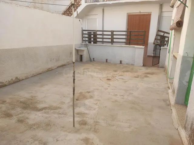 VIVIENDA EN PLANTA BAJA CON AMPLIO PATIO MUY CENTRICA - foto 3
