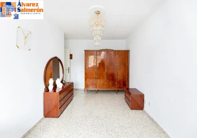 ¡Oportunidad única! Ático de 4 dormitorios y 2 baños con gran terraza frente al Colegio Agustinos (Arabial) — 22