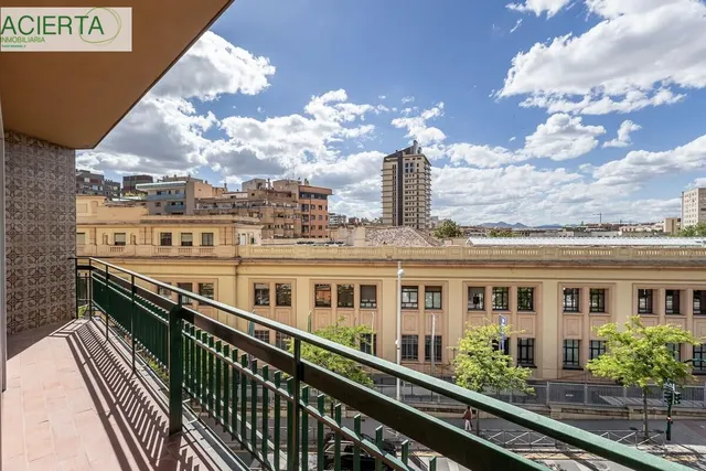 Piso señorial de 182 m2 en Avenida Madrid: amplitud, luz y posibilidades infinitas con garaje opcional. — 11