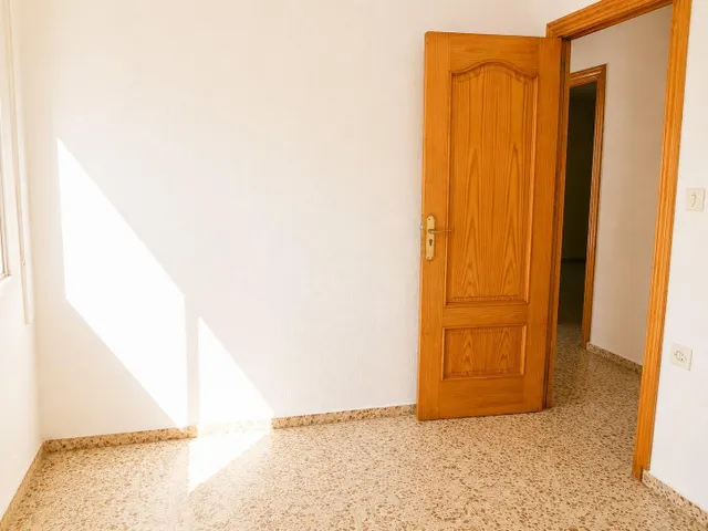 Piso en Armila junto parada de metro todo exterior. — 30