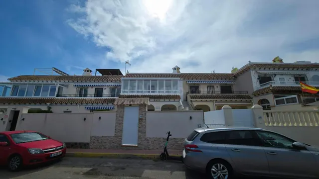 Encantador Bungalow Totalmente Reformado Con Vistas Al Mar ! — 2