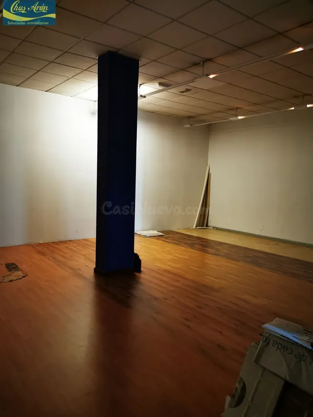 Céntrico local comercial en alquiler - foto 3