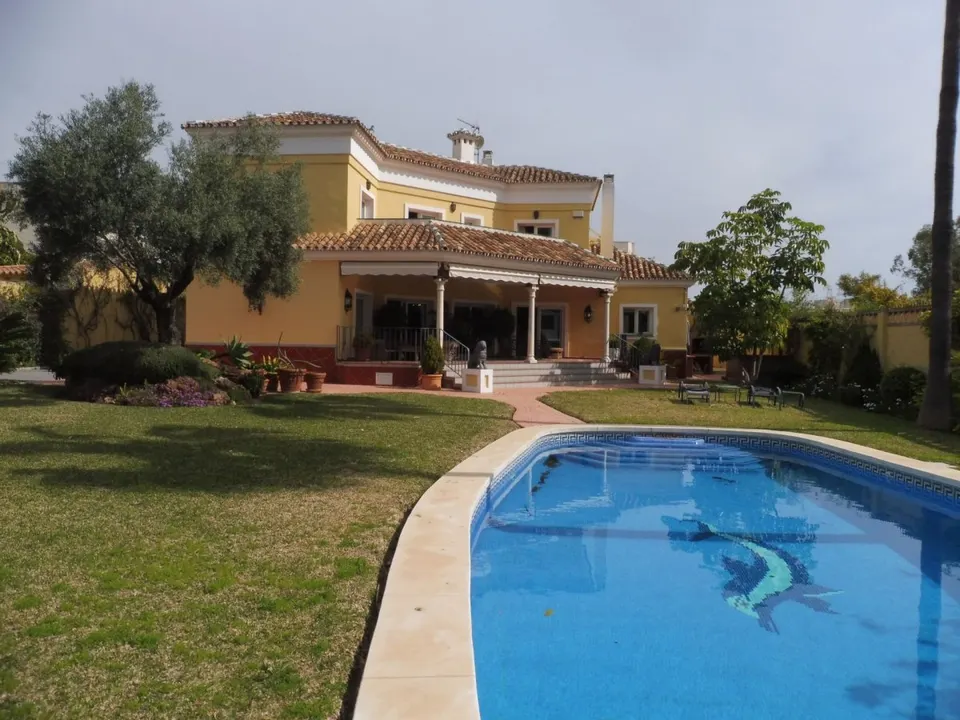 Villa de lujo junto a la playa y Puerto Marina