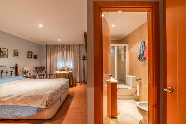 Piso reformado con piscina y garaje — 28