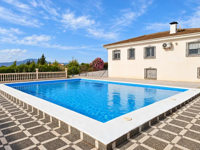 Casa reformada con piscina en parcela de 2.500 m2 (urbano y rústico) — 50