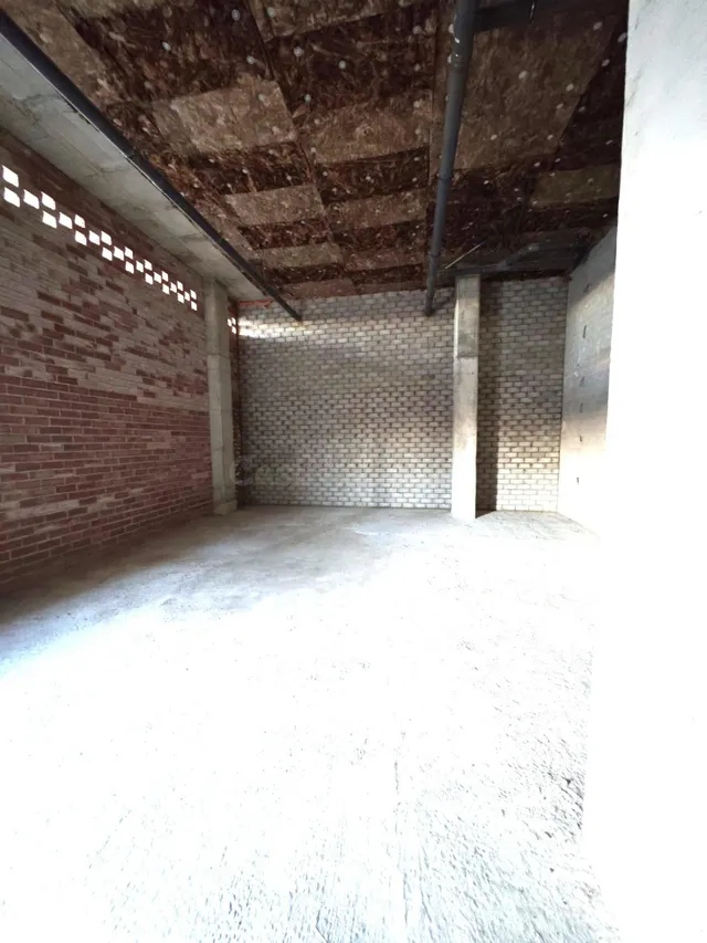 ALQUILER DE LOCAL EN  PARQUE VENECIA CALLE CARLO SCARPA — 2