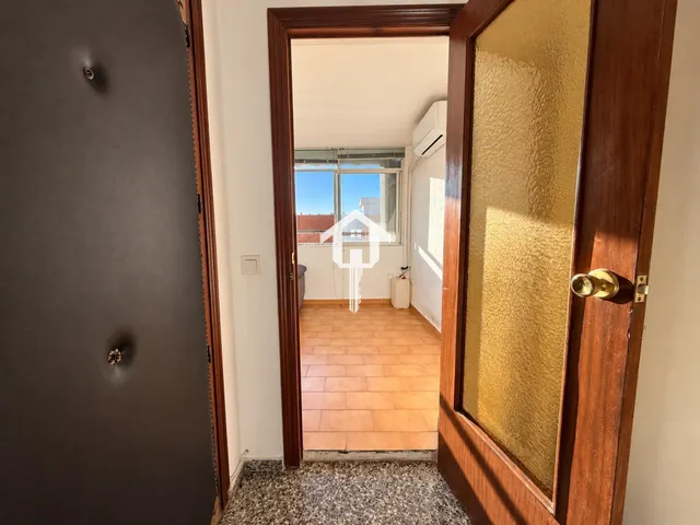 Ático en exclusiva totalmente reformado de 56 m2 con terraza en zona benalúa de Alicante: edificio con ascensor — 3