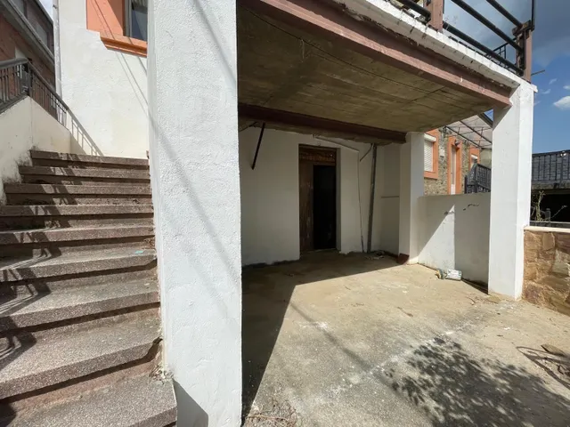 SE VENDE CASA EN CORULLÓN — 26