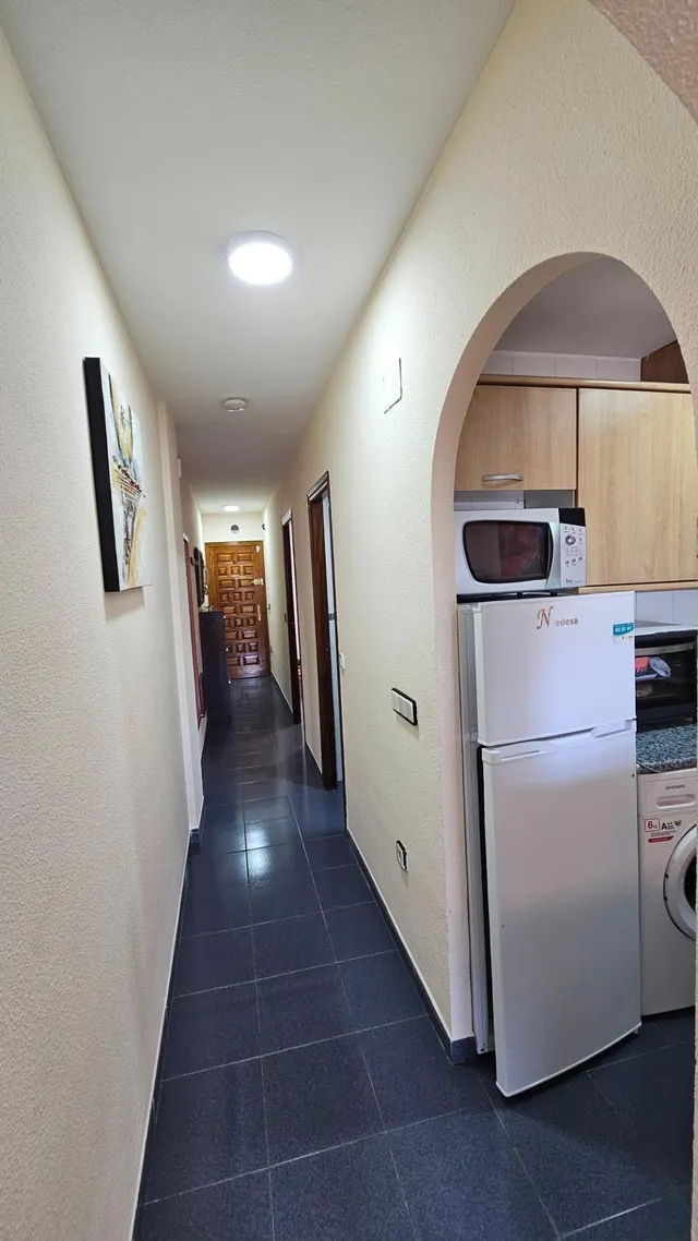Apartamento con terraza, Alicante, Torrevieja. 1 habitación, 45 m2, 800 metros al mar — 9