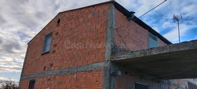 Finca de casi dos hectáreas con casa en Casar de Cáceres - foto 2