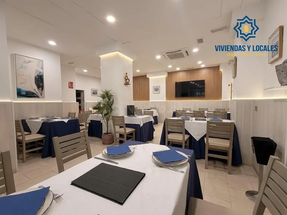Bar restaurante en Plz de Gracia- Recogidas, en funcionamiento.