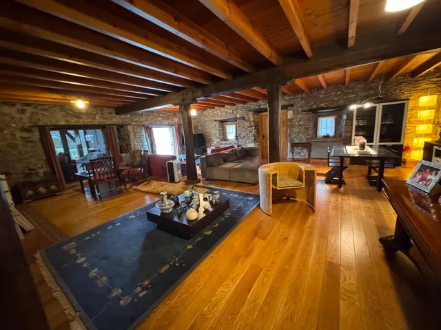 Exclusivo Chalet Reformado en Barrika con Vistas al Mar y Amplias Instalaciones — 34
