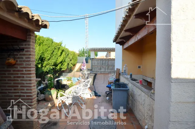 Atractivo chalet muy amplio y luminoso con terraza, garaje y jacuzzi — 16