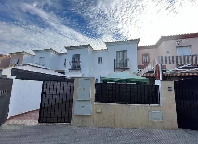 SE VENDE piso OKUPA en C Gloria Fuertes 20 de Burguillos - foto 2