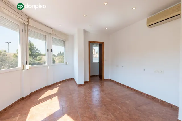 FANTÁSTICO TRÍPLEX EN CÁJAR: UNA VIVIENDA LLEVA DE AMPLITUD Y LUMINOSIDAD — 23